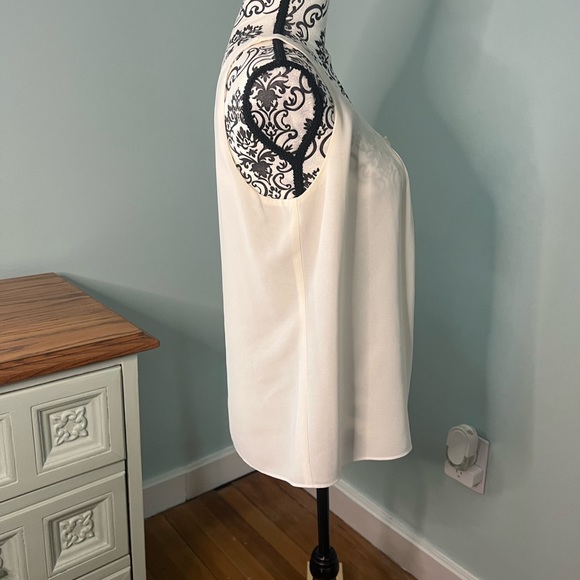 Off white Shell/Tank - Picture 3 of 4